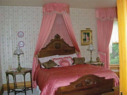 Isadoras Bed And Breakfast West Bend Luaran gambar